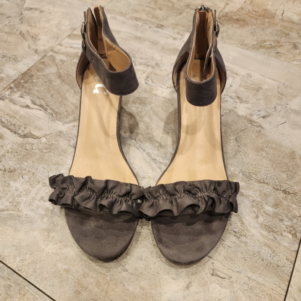 Womens sandals size 9